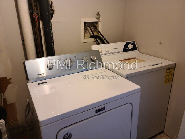 Building Photo - 9623 Greenmeadow Cir
