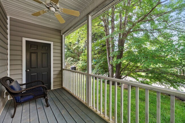 Building Photo - Available 07/10/26! Lovely 3 bedroom townhome close to the Eno River in Country Club Heights!