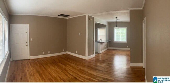 Building Photo - 303 S Broadway Ave