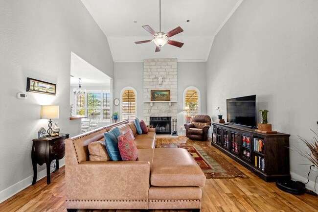 Building Photo - 11 Elmwood Cir