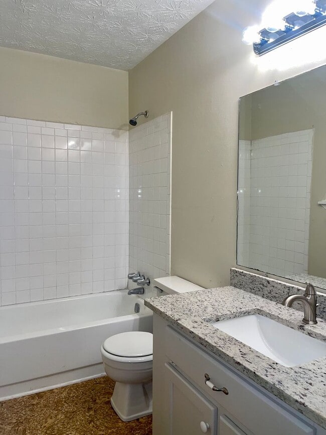 Building Photo - 3 Bed/2 Bath Ranch W/ Granite Counters & SS Appliances!