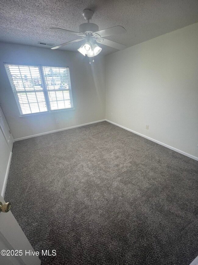 Building Photo - 300 Pinegrove Ct