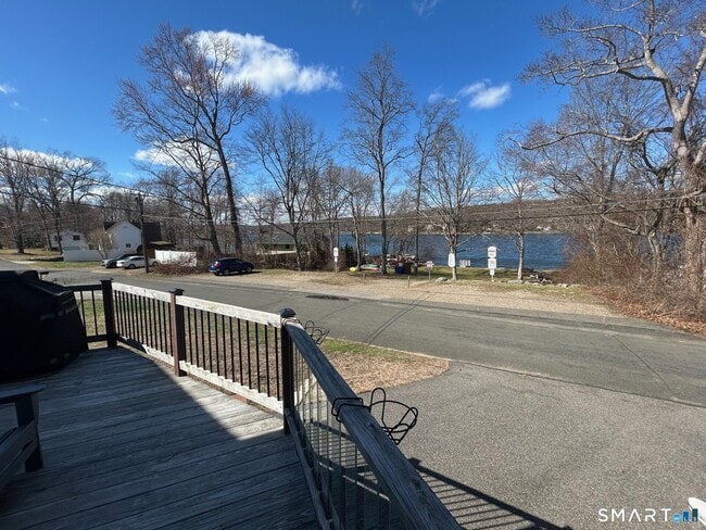 Building Photo - 332 Shore Dr