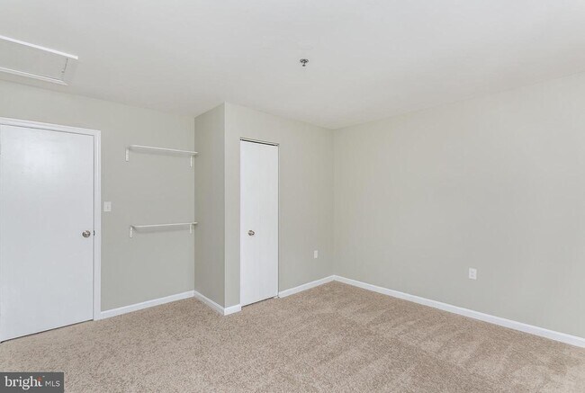 Building Photo - 553 McManus Way
