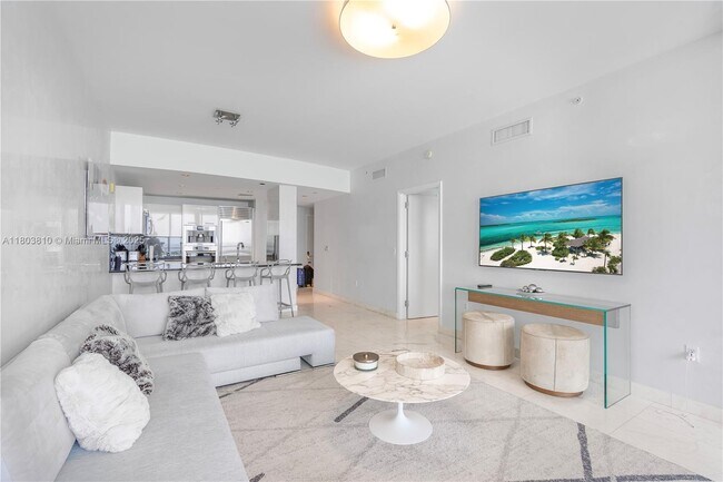 Building Photo - 17121 Collins Ave