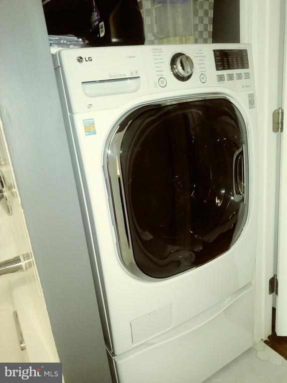 Building Photo - 1010 Race St