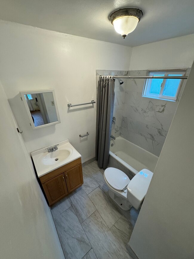 Bathroom - 2267 1/2 Ewing St