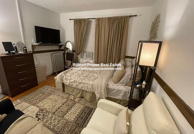 Building Photo - 107 Queensberry St