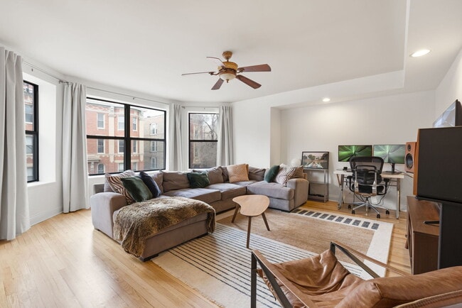 Building Photo - 2735 N Kimball Ave