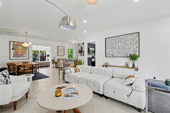 Building Photo - 818 NW 29th Ct