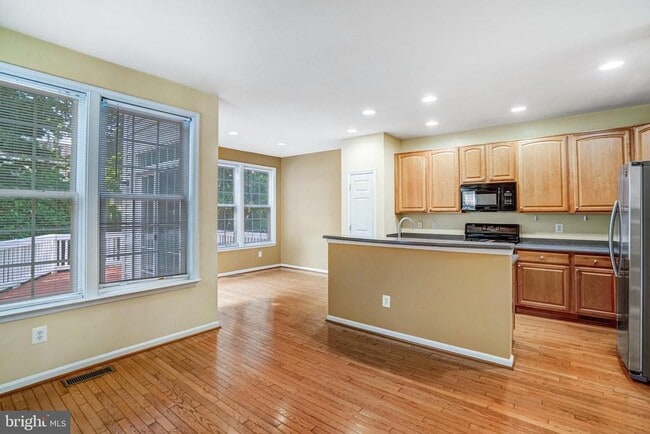 Building Photo - 9662 Potters Hill Cir