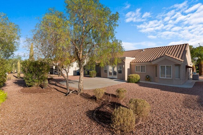 Building Photo - Gorgeous 2 Bed 2 Bath Single Story home in...