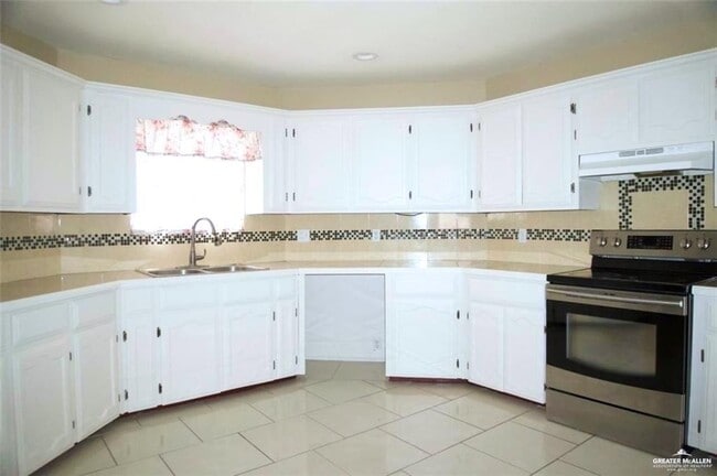 Building Photo - 531 Tulip Cir