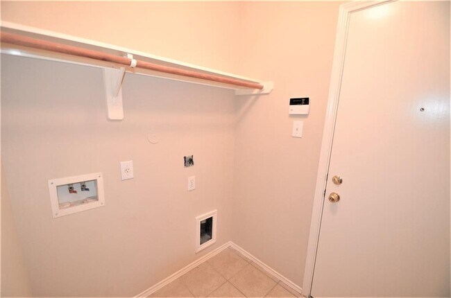 Building Photo - 4915 Winding View Ln