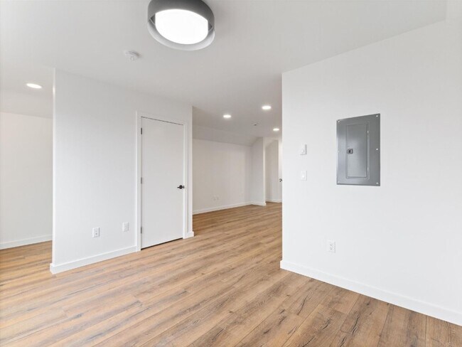Building Photo - Beautiful New 1 Br 1 Ba in Gran Cielo