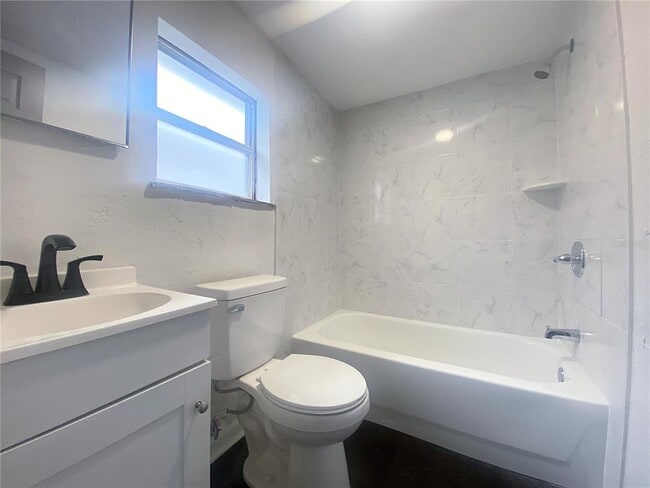 Building Photo - 622 Booker Ave