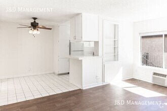Building Photo - Gorgeous Upstairs Apartment in North Park!