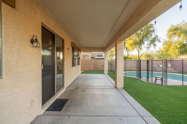 Building Photo - $3,500 For Lease Starting June 1, 2026 4 beds-2.5 Baths 2,421 Sq. Ft.  Amazing Gilbert 85298 Home...