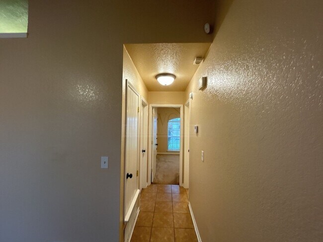 Building Photo - 2505 Southwood Dr