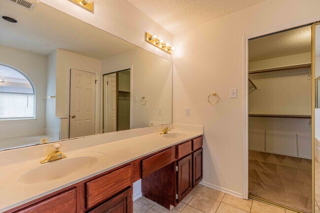 Building Photo - 14215 Spotted Cedar