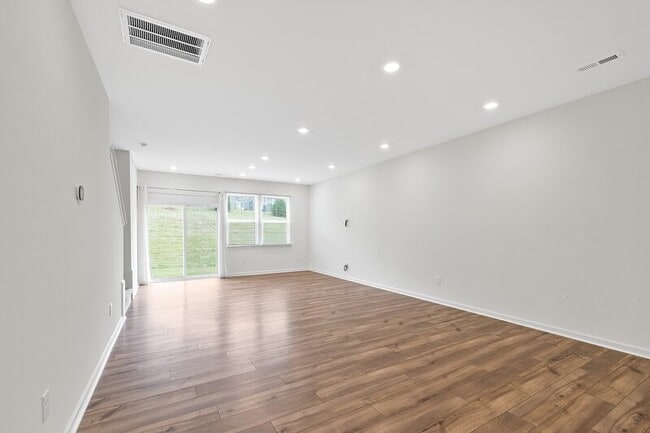 Building Photo - 3063 Spline Cir