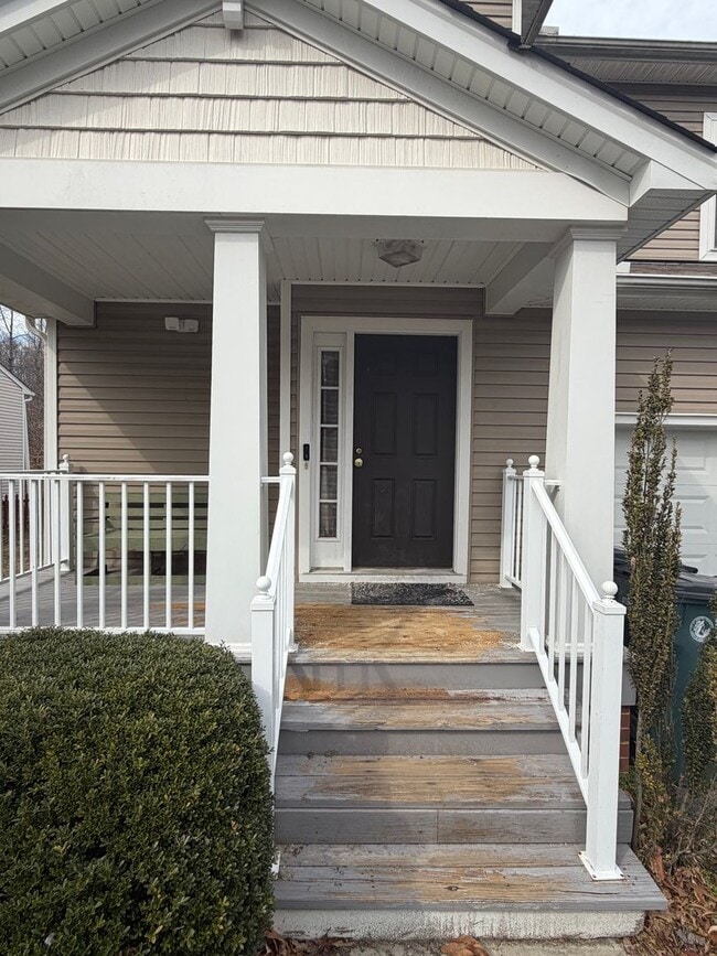 Building Photo - 3 Bdrm/2.5 Bth Home Located Close to I-95