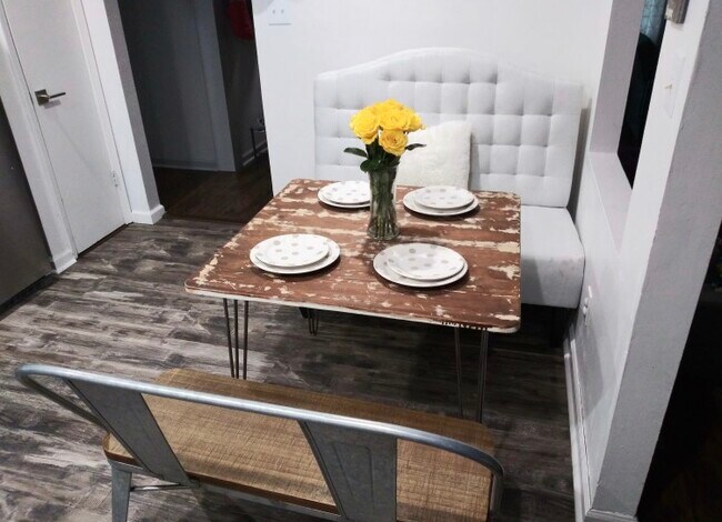 Building Photo - 1030 Pineborough Rd