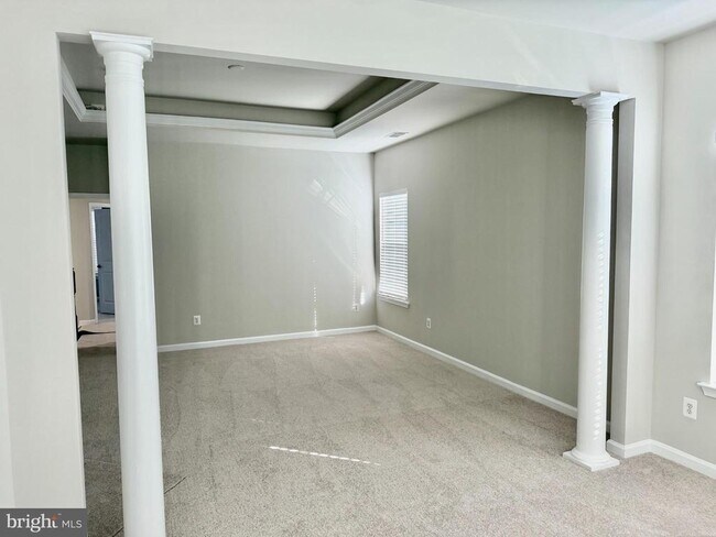 Building Photo - 45903 Peach Oak Terrace