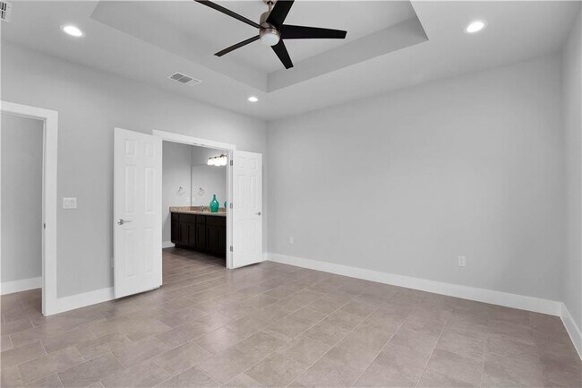 Building Photo - 9708 Evening Canopy Dr