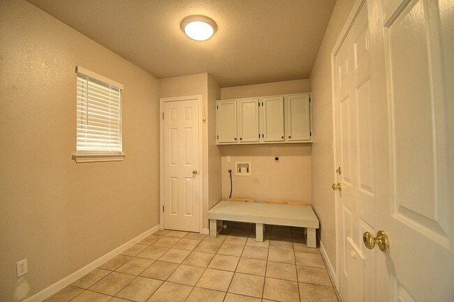 Building Photo - 117 Dover Dr