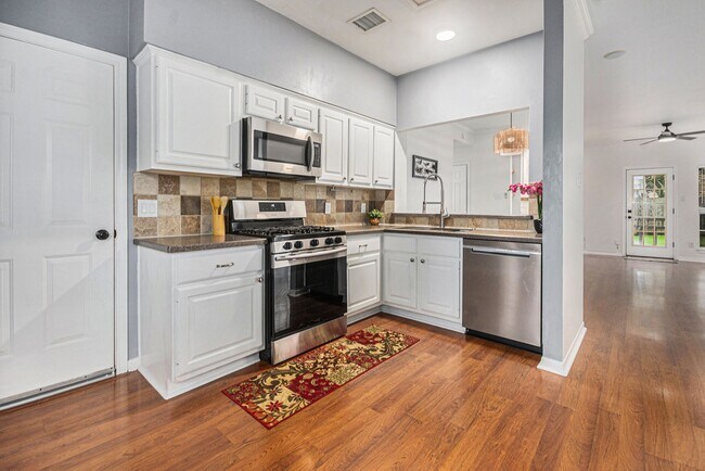 Building Photo - 14335 Fair Knoll Way