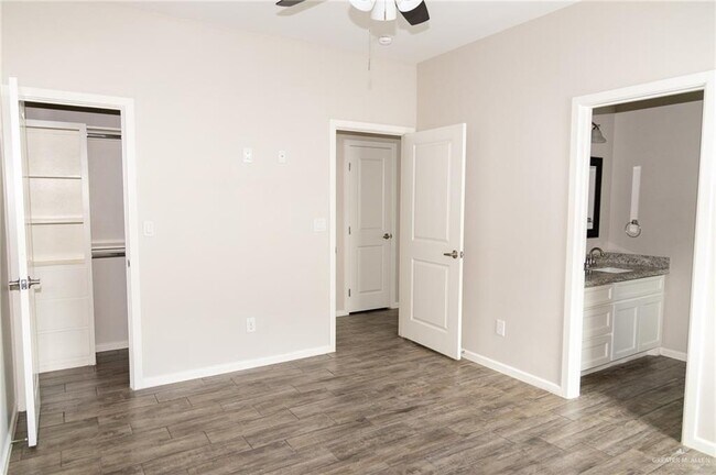 Building Photo - 5808 Sandpiper Ave