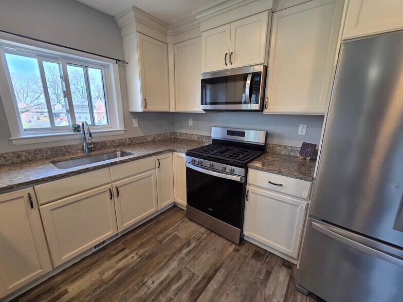 Building Photo - 811 Coppock Ln