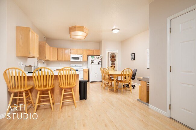 Building Photo - 331 Belmont Pl