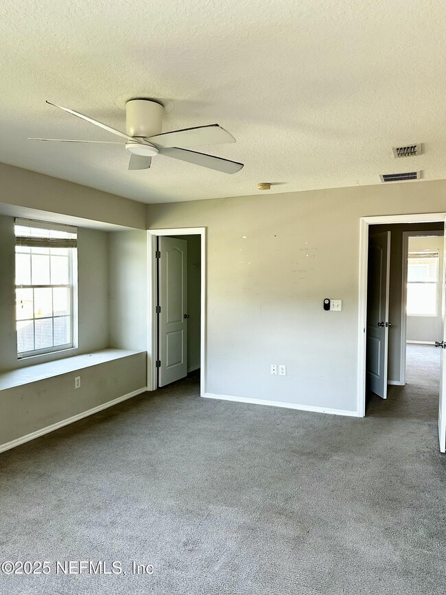 Building Photo - 11751 Silver Hill Dr