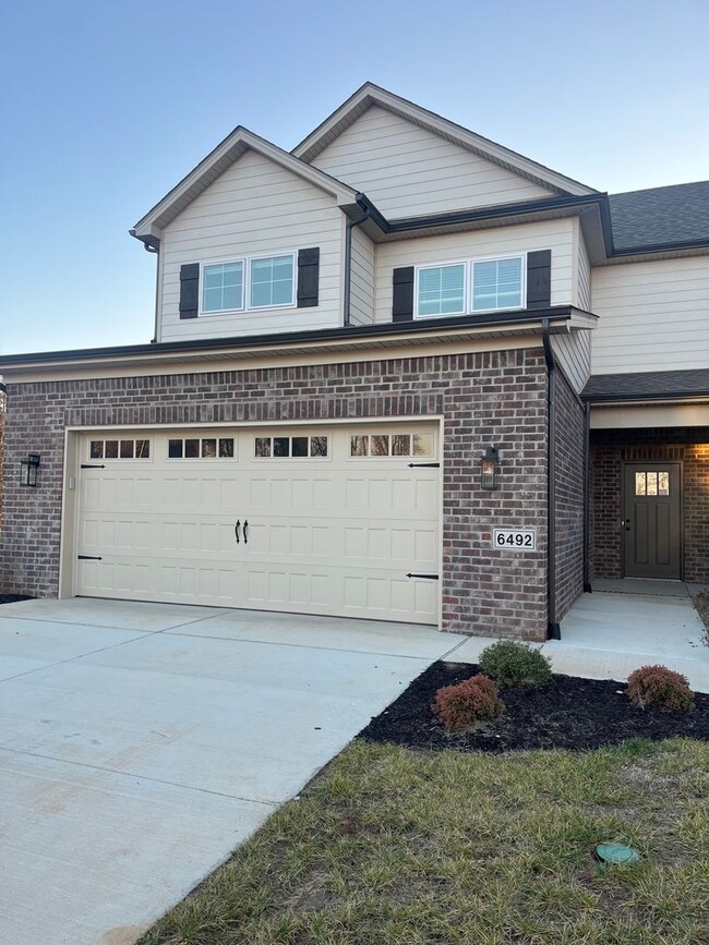 Primary Photo - Modern Townhome with 2 Car Garage in Rich ...