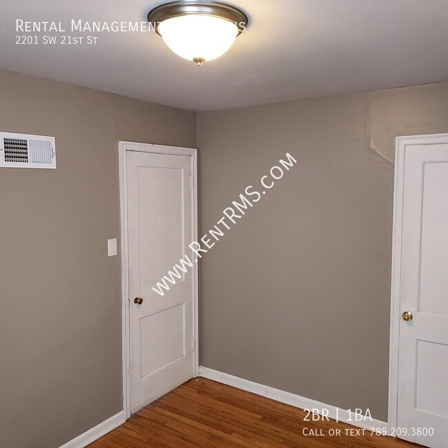 Building Photo - 2201 SW 21st St