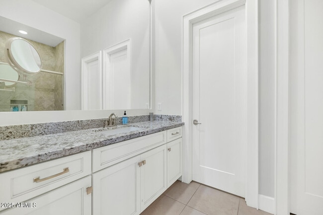 Building Photo - 5413 E Juniper Cyn Dr