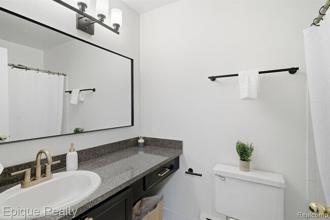 Building Photo - 2400 Parmenter Blvd