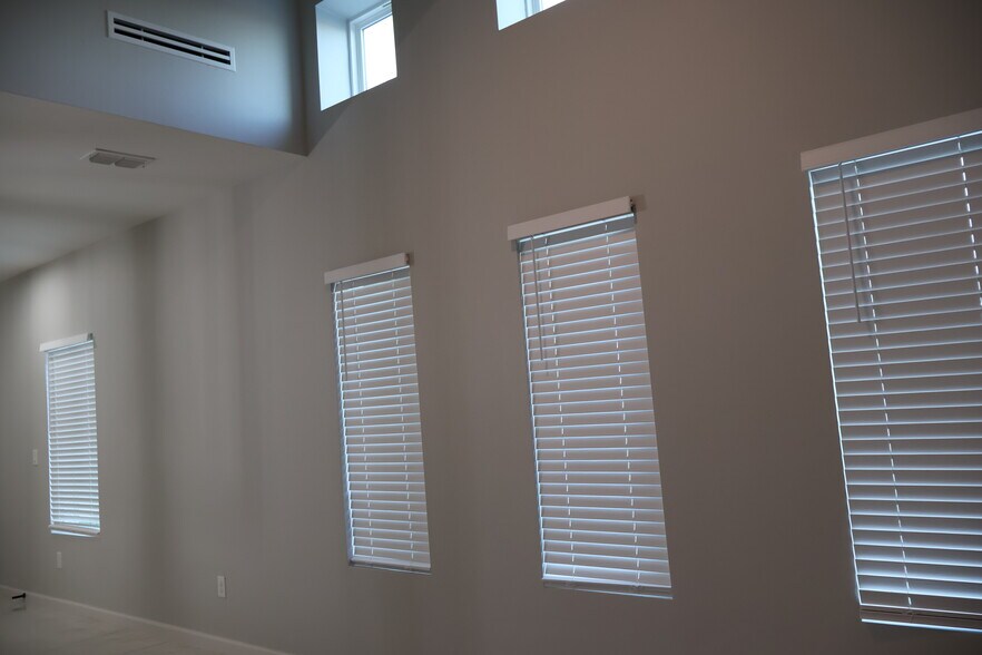 front windows - 1005 Hidden Hills St