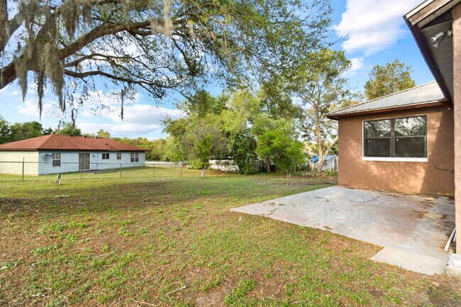 Building Photo - Comfort, Space & Convenience on a Peaceful Corner Lot in the Shores