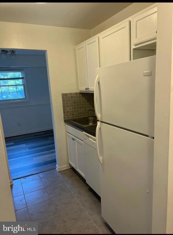 Building Photo - 3790 Lyndhurst Dr