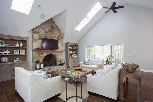 Building Photo - 38 Berndale Dr