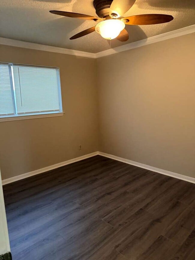Building Photo - 9252 Glen Meadow Ln