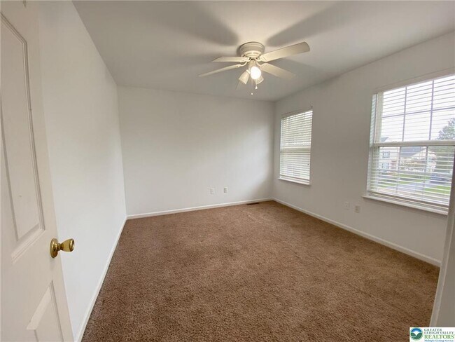 Building Photo - 2150 Rolling Meadow Dr