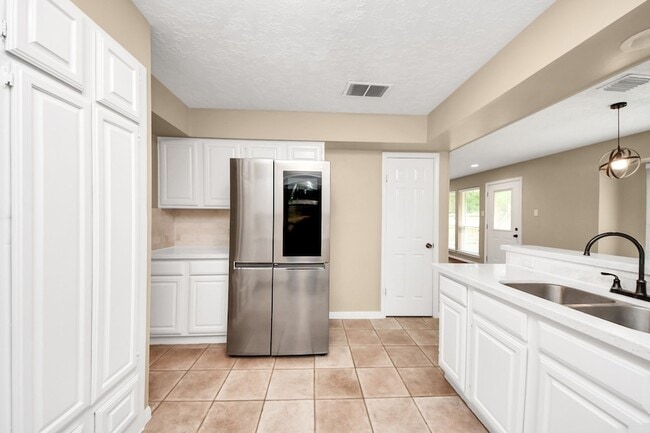 Building Photo - 3834 Carya Cir