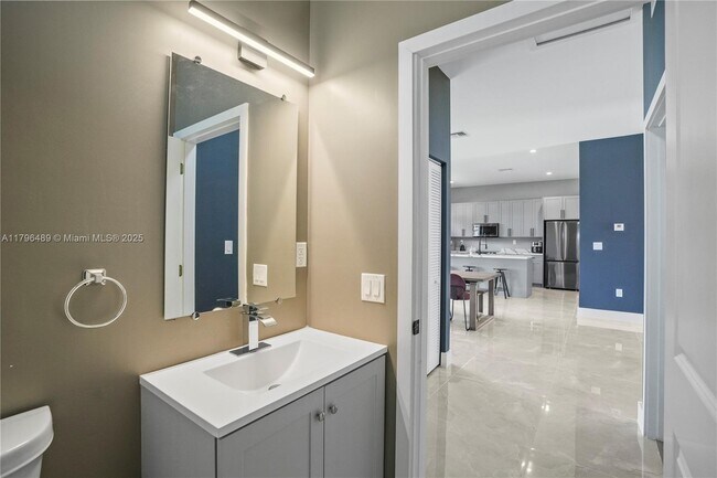 Building Photo - 808 NW 5th Terrace