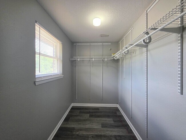Building Photo - 7819 Hearthstone Cir