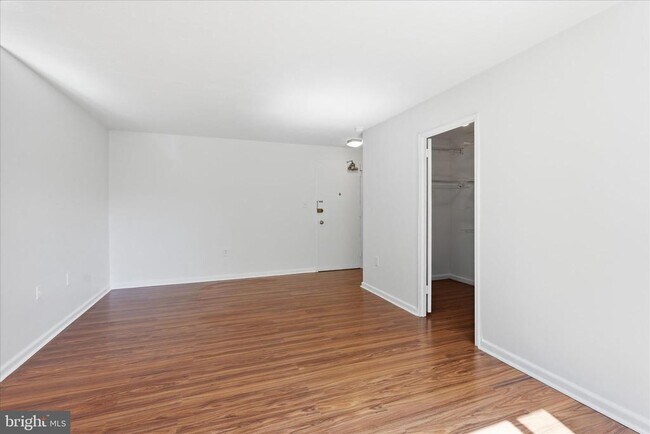 Building Photo - 1200 S Arlington Ridge Rd