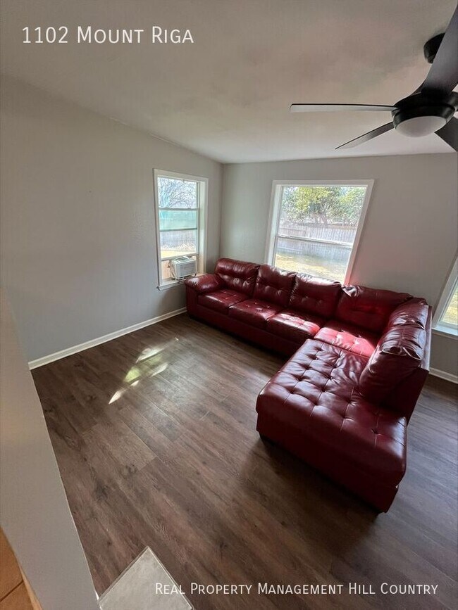 Building Photo - 1102 Mt Riga Dr